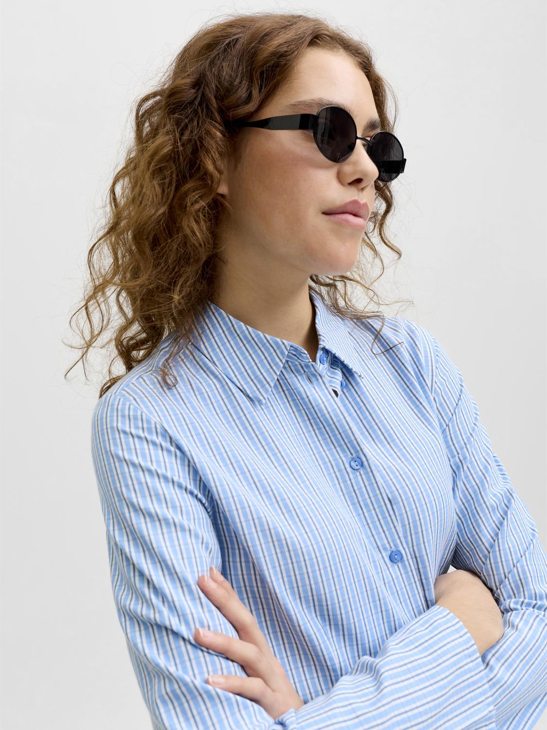 model_shot-front